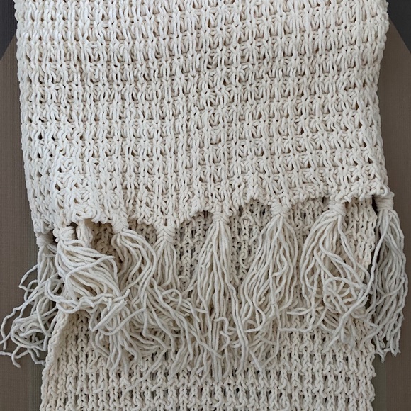 White scarf - Picture 2 of 2